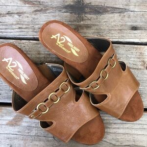 NWOT A2 Heel Rest Brown Leather Heel